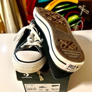 Converse All Star Oxfords in black Men’s 11/ Women’s 13